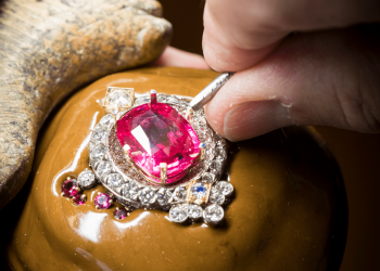 Why Van Cleef & Arpels’ Iconic Alhambra Collection Remains Timeless?