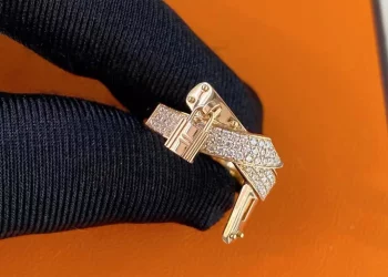 How Hermès Jewelry Breaks Tradition to Meet the Demands of Modern Consumers