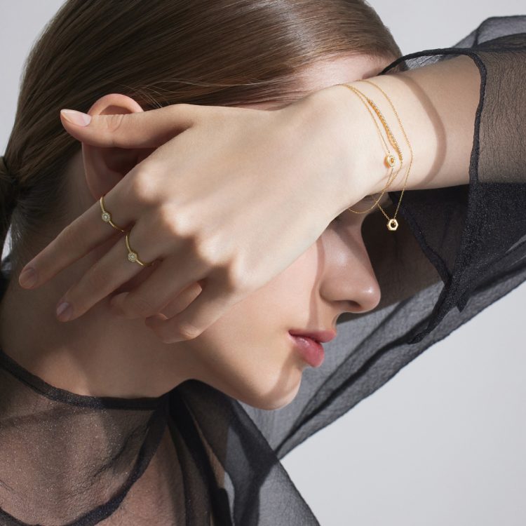 Why Minimalist Jewelry Styles Continue to Captivate Young Consumers?