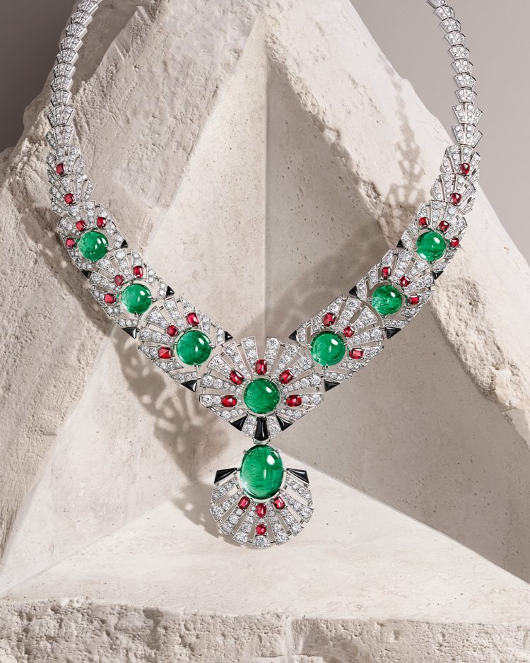 How Designers Break Traditional Jewelry Design Boundaries Through Innovative Materials