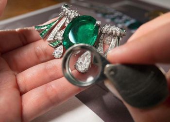 How Designers Utilize Digital Tools to Enhance Precision and Creativity in Jewelry Design
