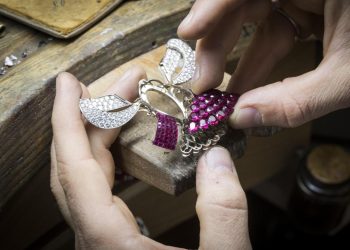 How Jewelry Designers Integrate Sustainability into Luxury Jewelry Design