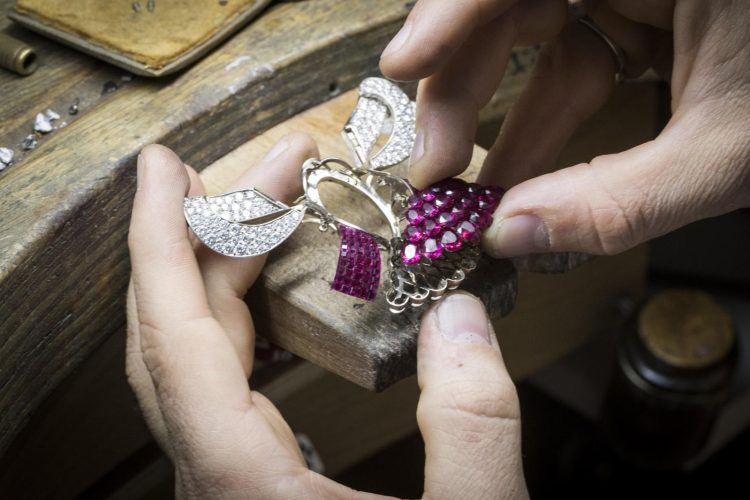 How Jewelry Designers Integrate Sustainability into Luxury Jewelry Design