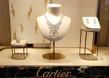 Interactive Experiences in Jewelry Exhibitions: How Technology Enhances Audience Engagement