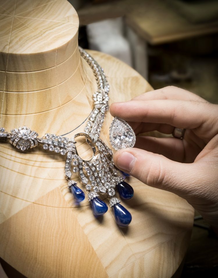 Can Digital Exhibition Formats Redefine the Future of Jewelry Displays?