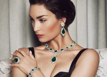 How Luxury Jewelry Brands Balance Traditional Craftsmanship with Modern Innovation