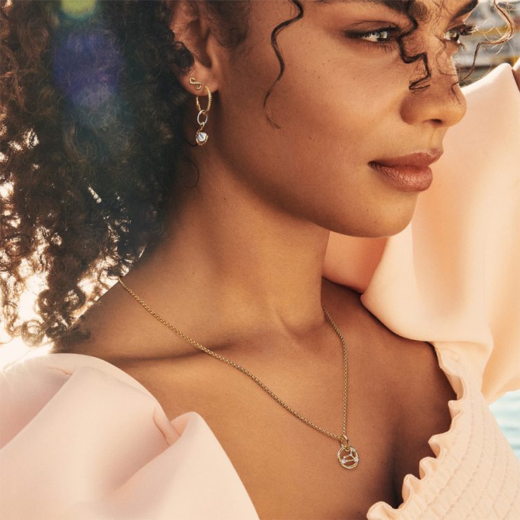 Is the Rise of Jewelry E-commerce Platforms Reshaping Traditional Retail Models?