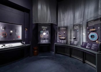 In the Digital Age, Can Virtual Jewelry Exhibitions Compete with Physical Ones?