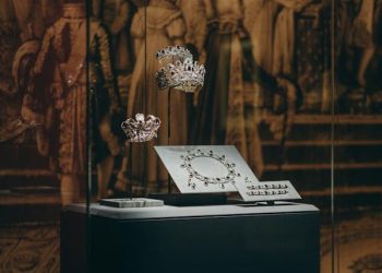 How Do the Design and Layout of Top Jewelry Exhibitions Enhance a Brand’s Visual Impact?