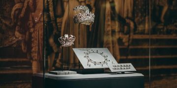 How Do the Design and Layout of Top Jewelry Exhibitions Enhance a Brand’s Visual Impact?