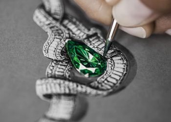 How Jewelry Designers Find the Perfect Balance Between Tradition and Innovation