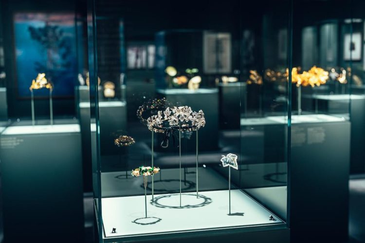 How Do Jewelry Exhibitions Showcase the Story Behind the Brand and Attract More Potential Buyers?