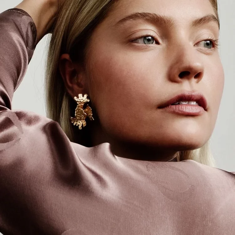 How Jewelry Designers Are Leading the Next Wave of Fashion Trends Through Innovative Materials and Craftsmanship